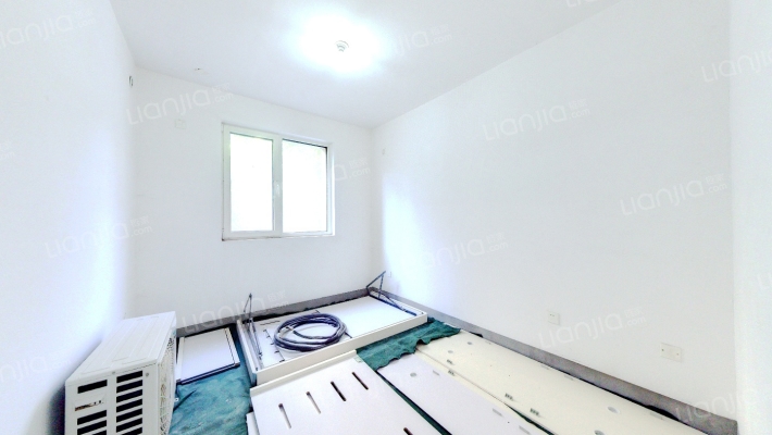 高铁三居毛坯随意装修业主诚心卖-卧室B