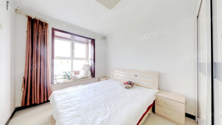 此房电梯房，中间楼层，采光充足。-卧室A