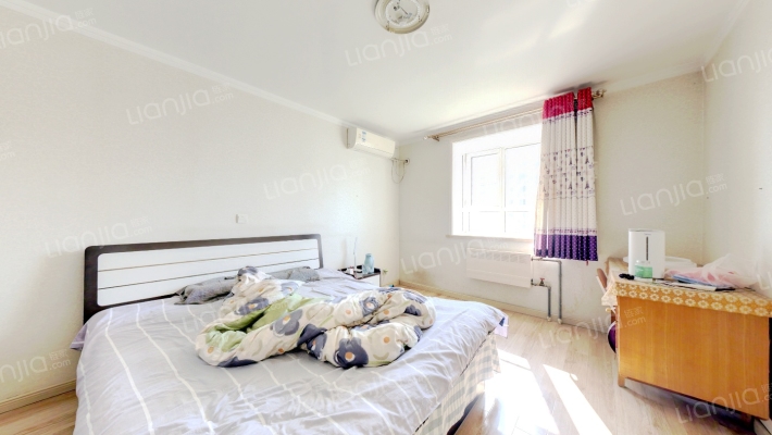 此房房本满二  通透三居室  格局合理 集中供暖-卧室B