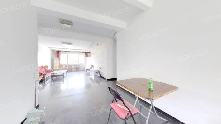 出售青旅花园大平层，环境优美，大四居。-客厅