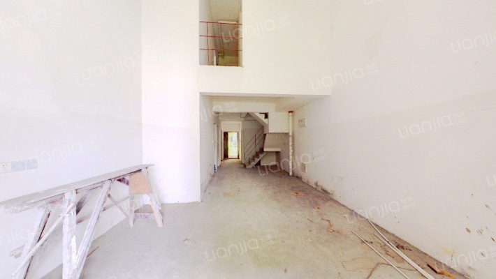 御香山复式楼带前后院跟地下室 地下室可开窗诚心出售-客厅