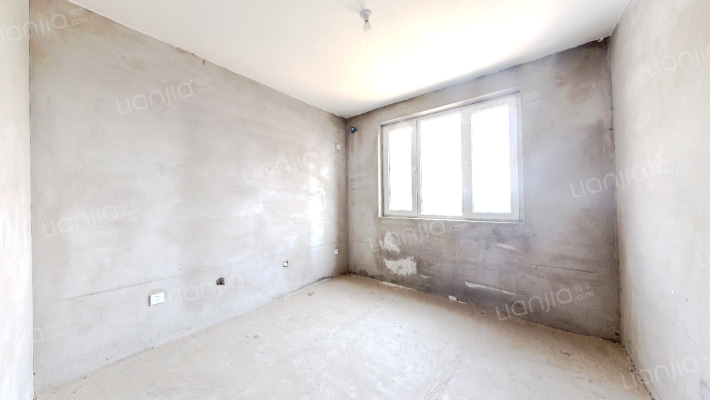 房子七十年产权    集中供暖  中间楼层-卧室A