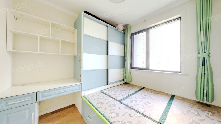 急售鸿坤小洋房，采光好，业主诚心出售-卧室B