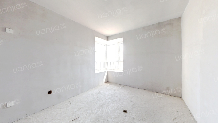 朝南两居，毛坯房，房本满二，过户费低-卧室B