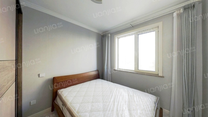 南北通透三居，精装修自住标准。楼层好。-卧室A