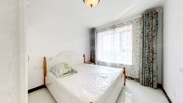 全阳两居，户型方正，中低楼层，花园小区，拎包入住-卧室A