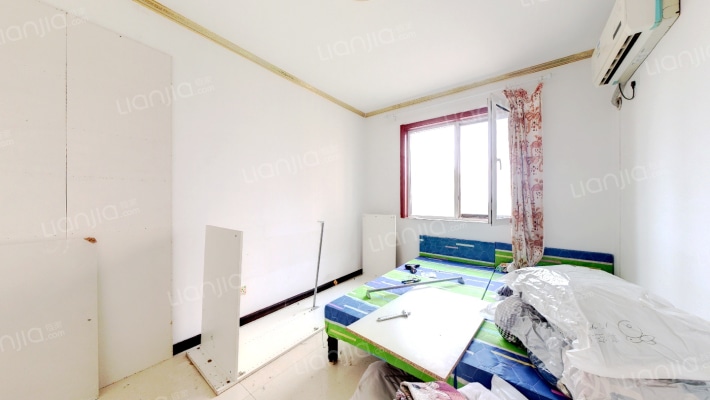 中医院北侧，军怡公馆， 正规三居-卧室B