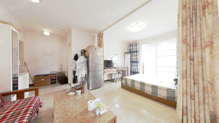 满二，一居室，集中供暖，采光好，优质房源！-客厅