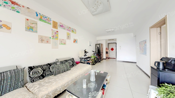 冠云路，满五唯一，全南两居室，精装修，价格可议-客厅