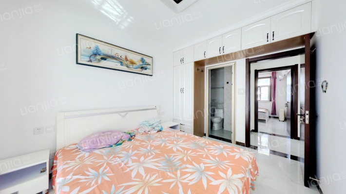 此房中间楼层的采光好， 精装修产证已满二年-卧室C