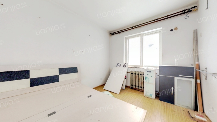 德信公园旁  国富嘉园  一层带20平左右院子两居，边户-卧室B