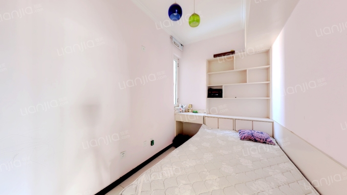 南北通透大三居，格局好，高楼层，视野宽阔-卧室B