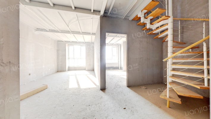 园林式小区，绿化覆盖高，上跃户型空间大-客厅