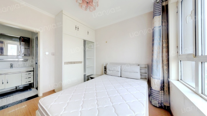 冠云路，新加坡花园，小两居，明厨明卫，电梯房-卧室A