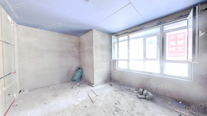 天地新城，双语片区，一楼带下跃-卧室A