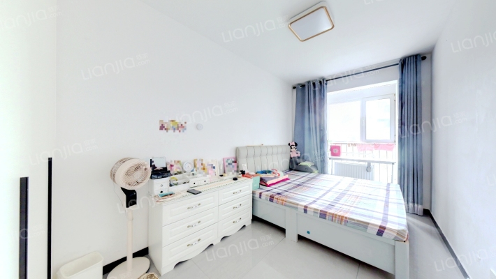 天地新城，双语旁，高铁旁，大三居-卧室C