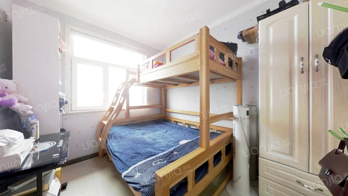 朝阳路华泰豪庭南向精装修三居房本满二出售-卧室A