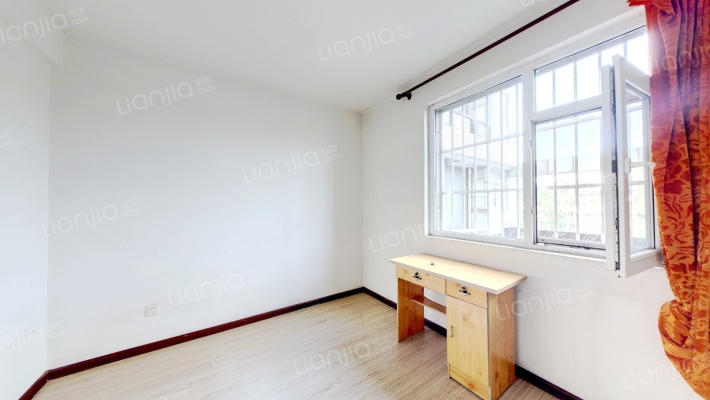 范阳中路，南北通透带露台三居价格可议-卧室B