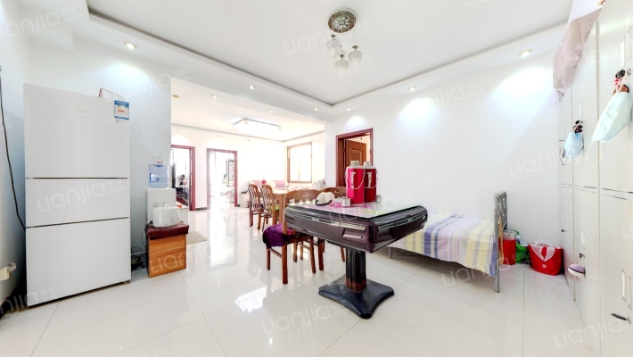 西丁旁大三居。电梯房，带装修，采光充足，楼层好-餐厅