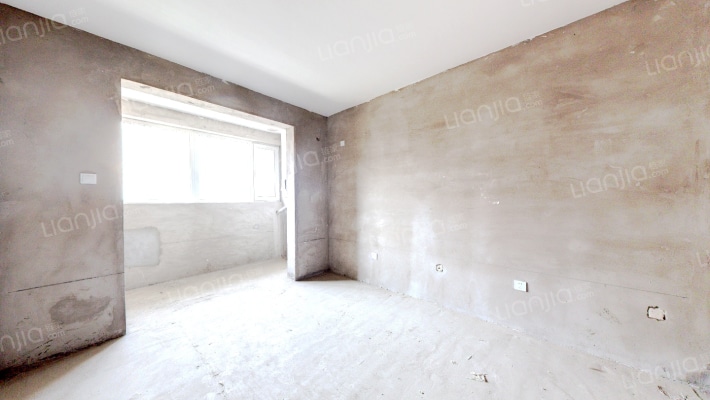 房子七十年产权    集中供暖  中间楼层-卧室D