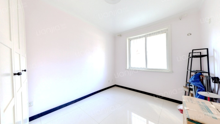 精装修，东西通透，总高6层一梯两户的电梯洋房-卧室B