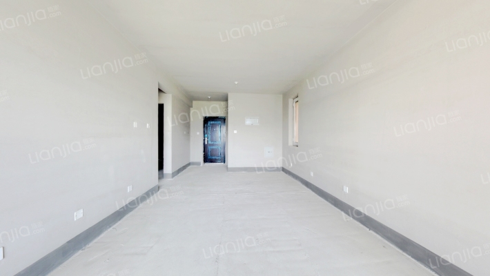 位置优越，交通便利，配套齐全！-客厅