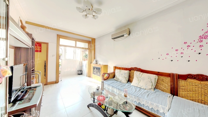 建设路上南北通透三居一层带小房出售-客厅