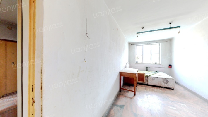 楼下就是三义，接受孩子都不用下楼，你开窗户就成-卧室