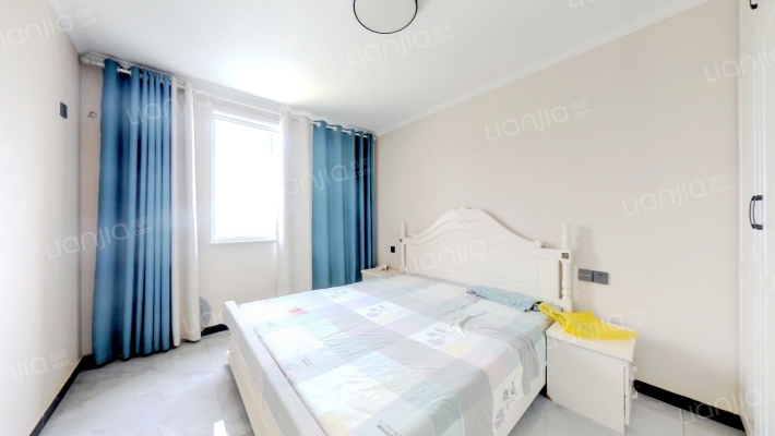 精装三室，视野宽阔，中间层全天采光房本满五唯一-卧室A