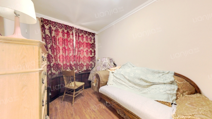 精装下叠，南入户，带南北的庭院-卧室E