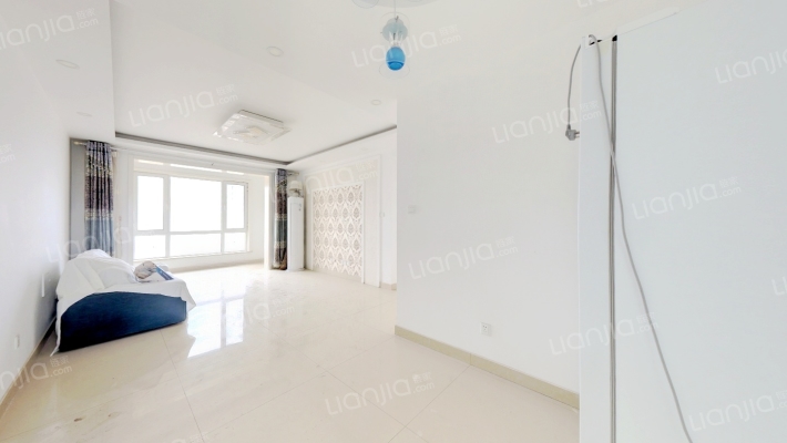 小区环境优美，房子精装未住，南北通透三居室-客厅