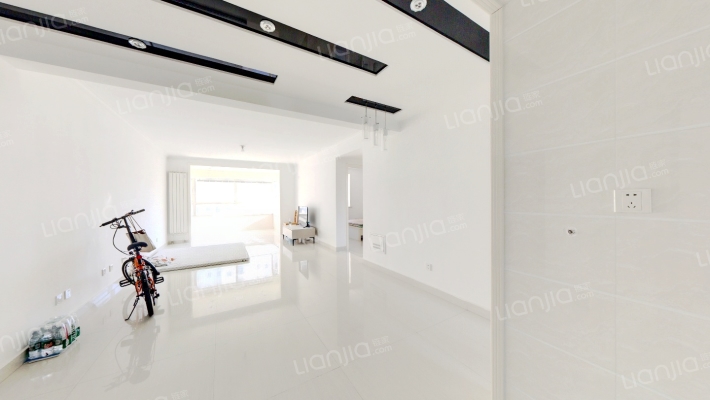 格局朝向合理拎包入住的三居室出售-客厅