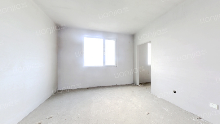 此房满五唯一，三跃四层叠拼，毛坯房，有车位-餐厅