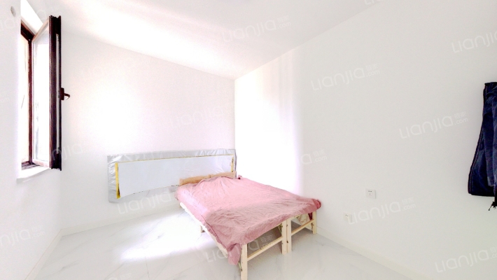 鸿坤理想湾  中高楼层三居  带装修满二-卧室A