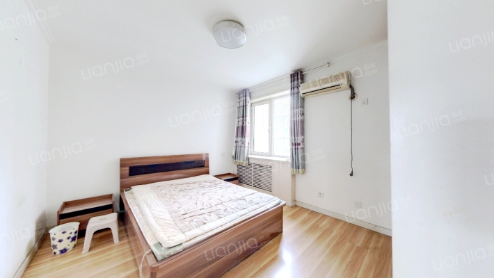 矿山局家属院南北通透的大三居。精装，干净。-卧室A