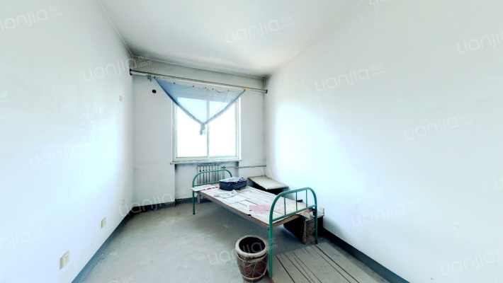 此房满五，公摊小，出行方便，生活配套全。-卧室B