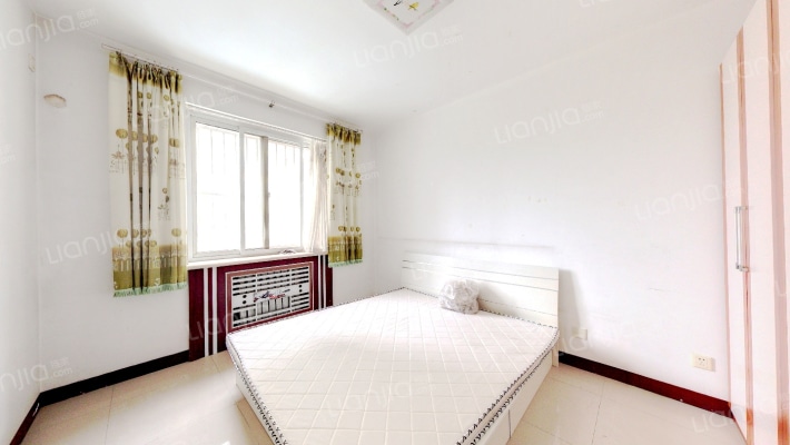 华泰豪庭南北通透两居双卫采光好户型好税费低-卧室A