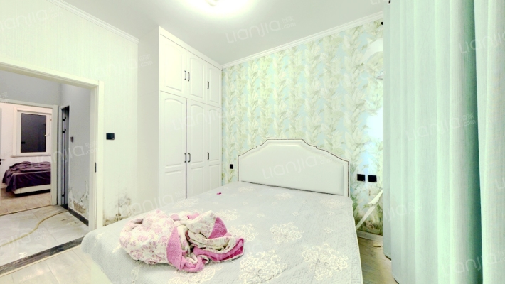 此房是下跃 5居两卫 186平 精装修就花了60多万-卧室B