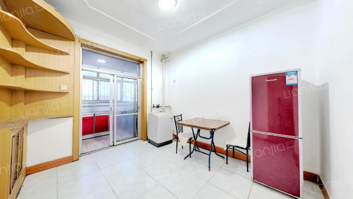 位于政法街，生活配套设施齐全，户型方正-餐厅