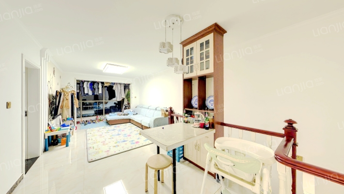 御景园精装一层下跃210平米带下沉庭院-客厅