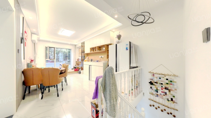 南向的户型，采光好，户型好，视野好-客厅B