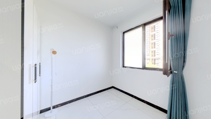 样板间户型三居，双通透户型，精装优选房-卧室C