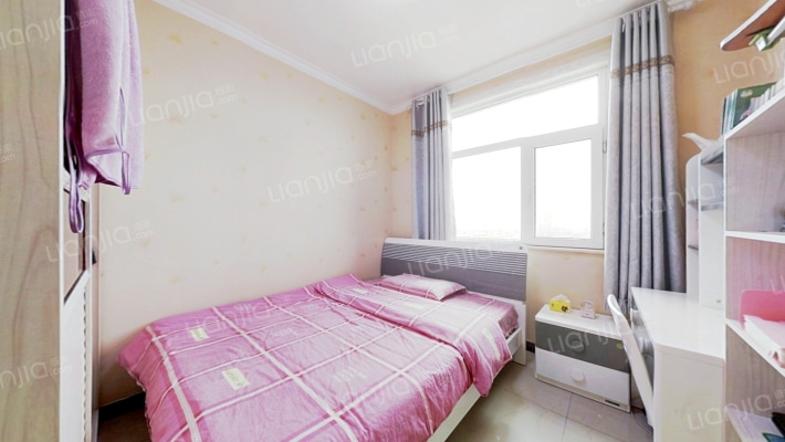 朝阳路华泰豪庭南向精装修三居房本满二出售-卧室B