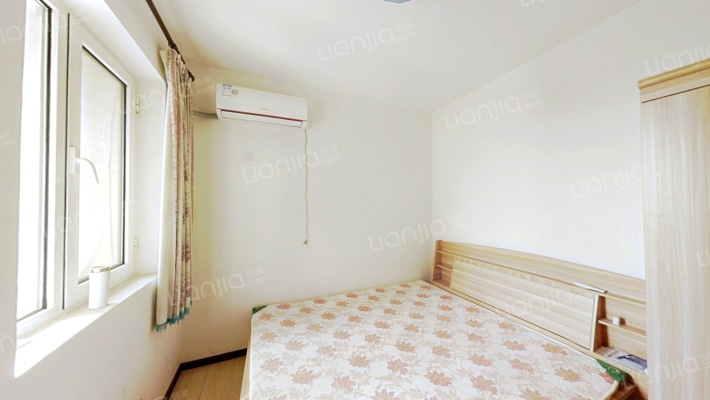 三利中和城一期    精装朝南户型     此房满二-卧室B