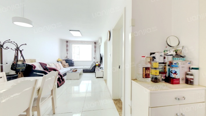 南向两居室，精装修，拎包入住，房本满二税费低-客厅