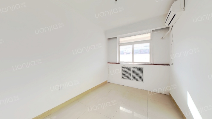 此房跃层复式、楼上楼下南北通透户型好、无遮挡采光好-卧室A