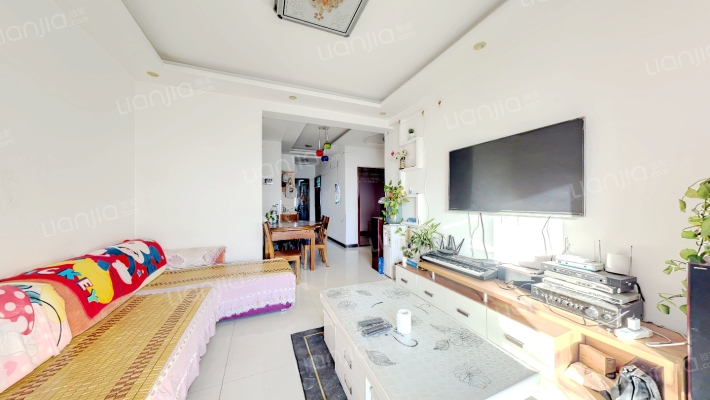 南北通透大三居，格局好，高楼层，视野宽阔-客厅