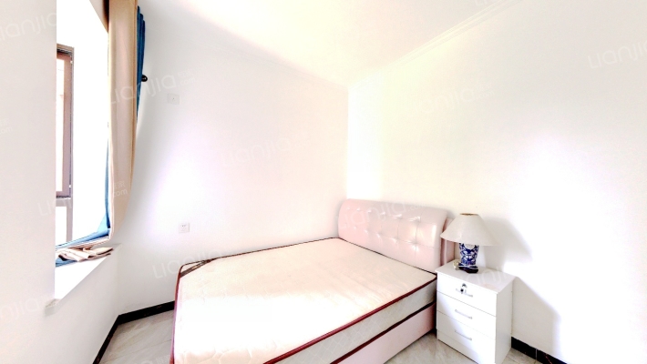 一期两居室，精装未住，房本满二-卧室A