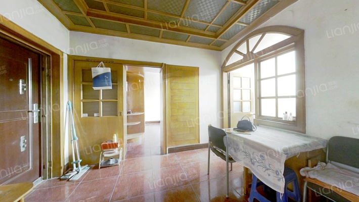 一梯三户公摊小 停车位充足  距离公园近-客厅