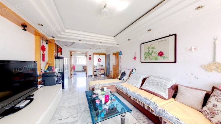 简装南北户型，明厨明卫，公摊小。得房率高-客厅